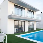 Premier Palaca Ground Floor, Walk To Reserve, Riberira D'iilas, Town Of Ribamar شقة