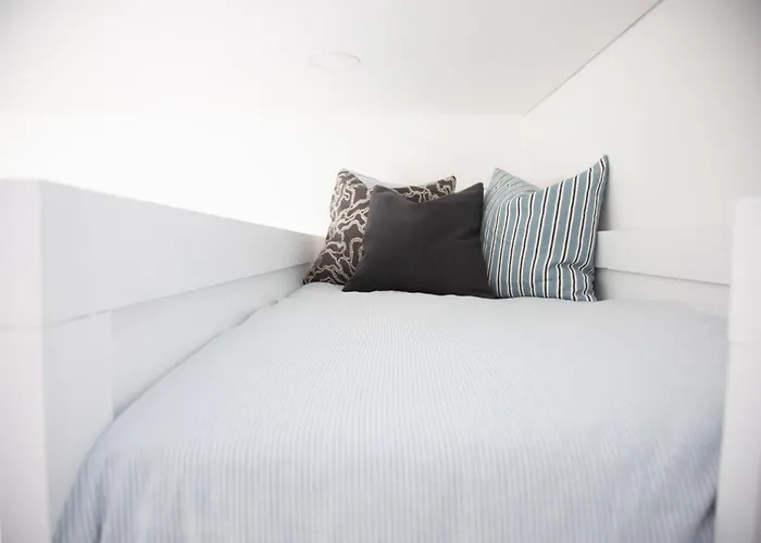 Premier Palaca Ground Floor, Walk To Reserve, Riberira D'iilas, Town Of Ribamar Appartement Santo Isidoro